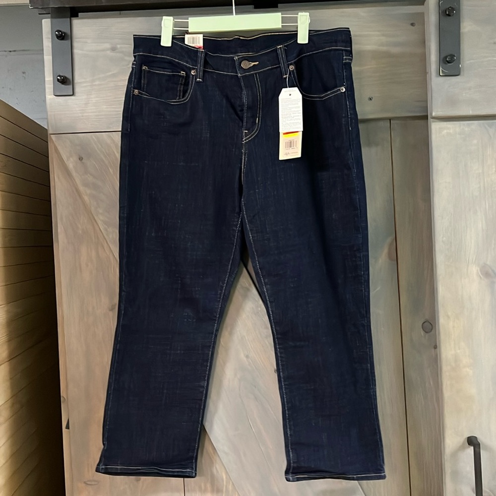 NWT Levi’s Capri size 31